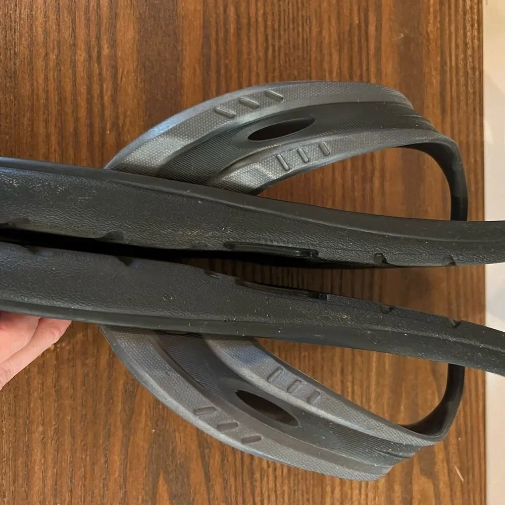 Men size 11 Bad Boy flip flops